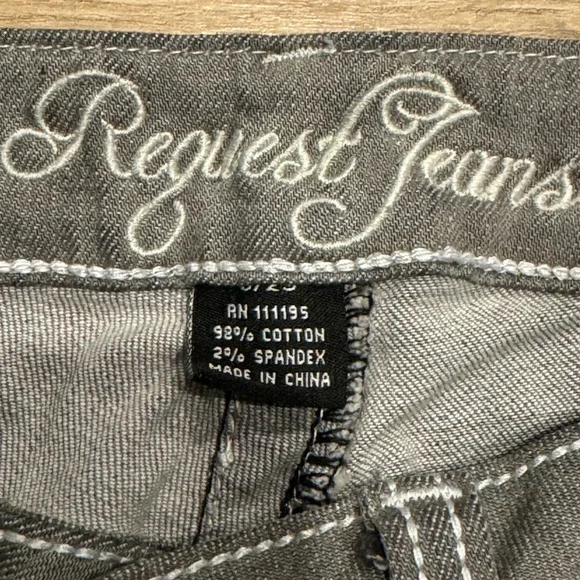 REQUEST Women’s size 9 grey distressed jean - Picture 2 of 7